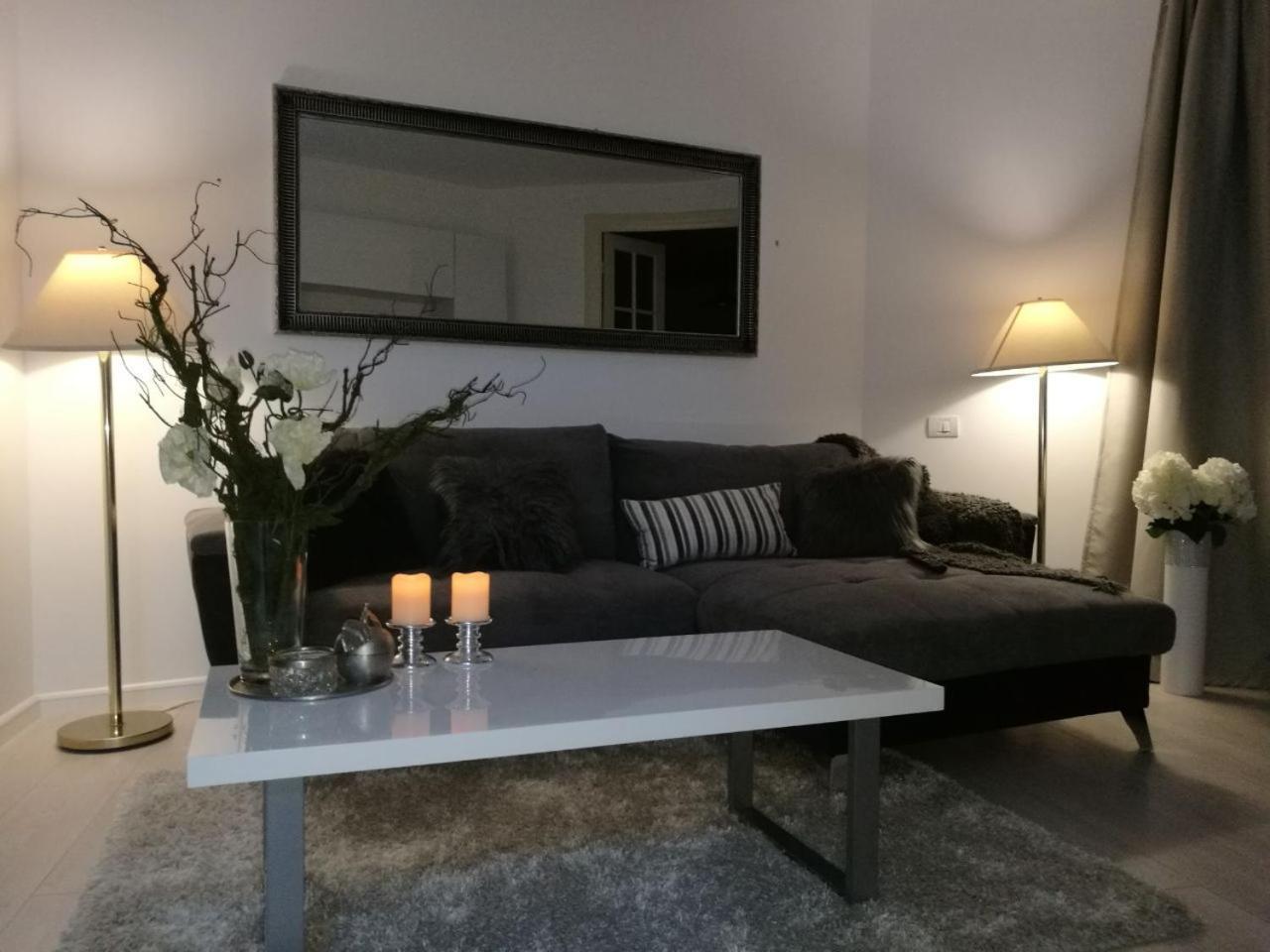 Metropole Apartments Invilla Old City Boekarest Buitenkant foto