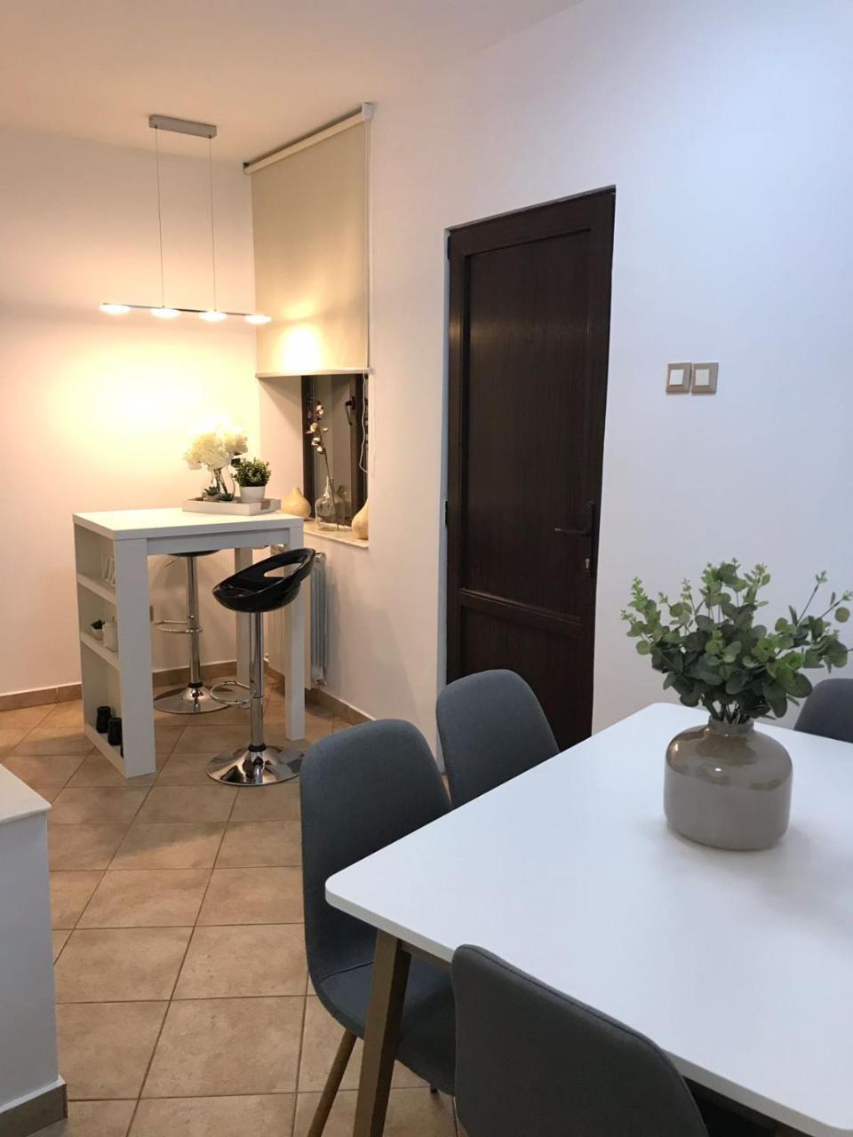 Metropole Apartments Invilla Old City Boekarest Buitenkant foto