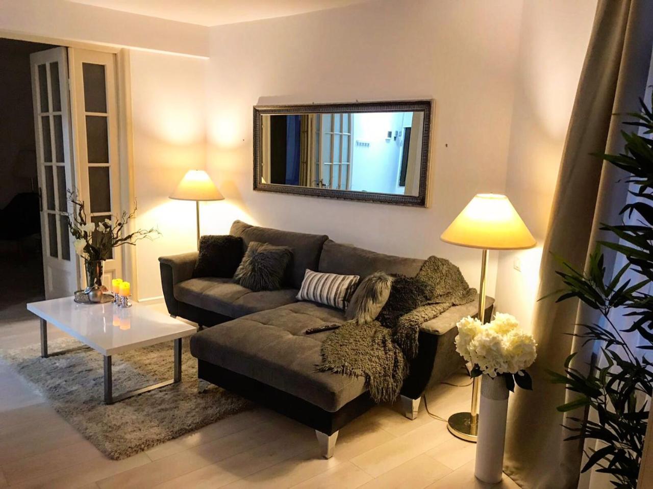 Metropole Apartments Invilla Old City Boekarest Buitenkant foto