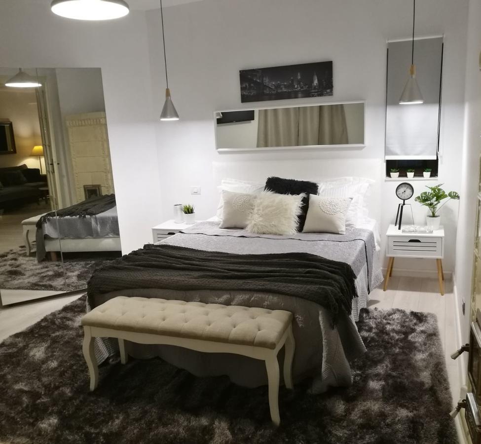Metropole Apartments Invilla Old City Boekarest Buitenkant foto