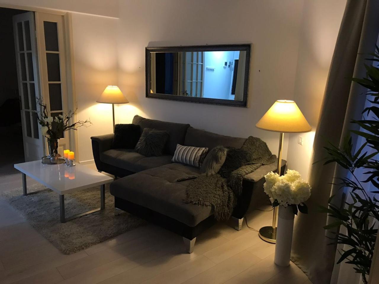 Metropole Apartments Invilla Old City Boekarest Buitenkant foto